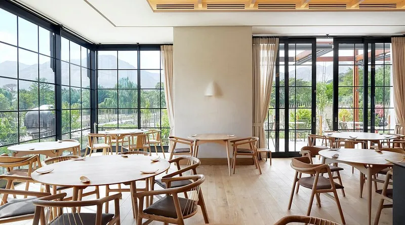 Restaurants and gourmet experiences on the Atlantic Coast